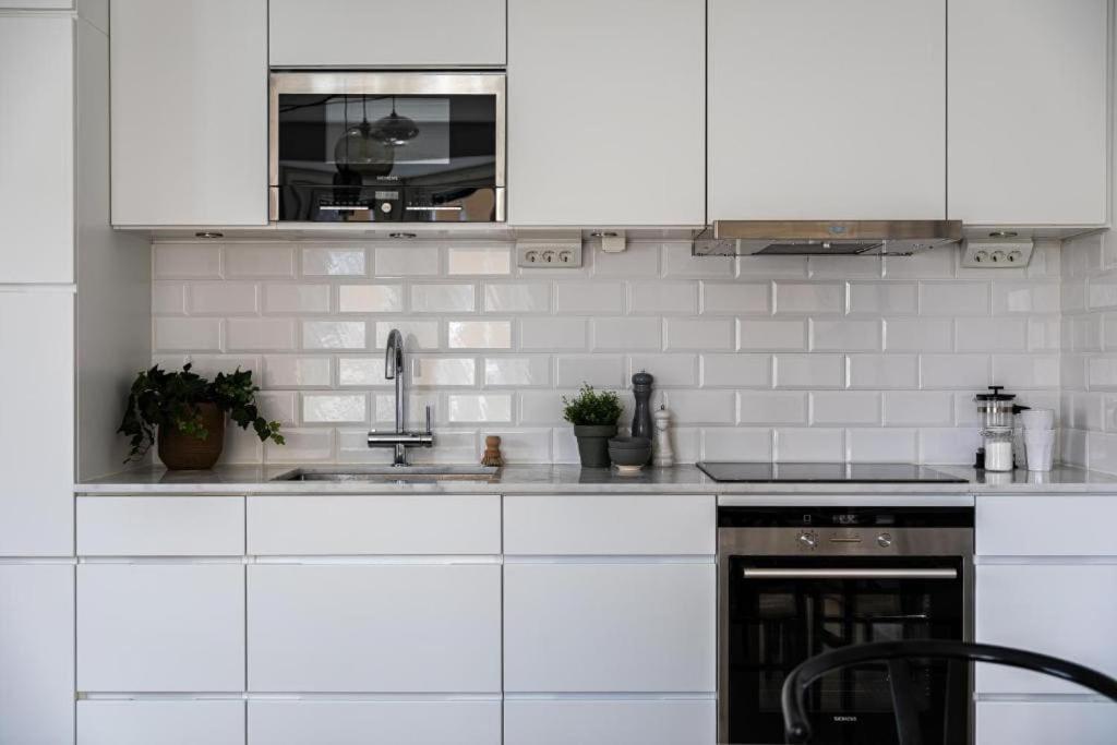 Beautiful And Modern Accommodation Near Stockholm City Exterior photo