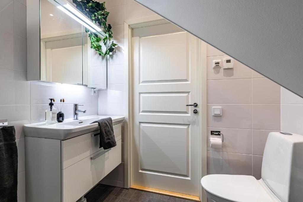 Beautiful And Modern Accommodation Near Stockholm City Exterior photo